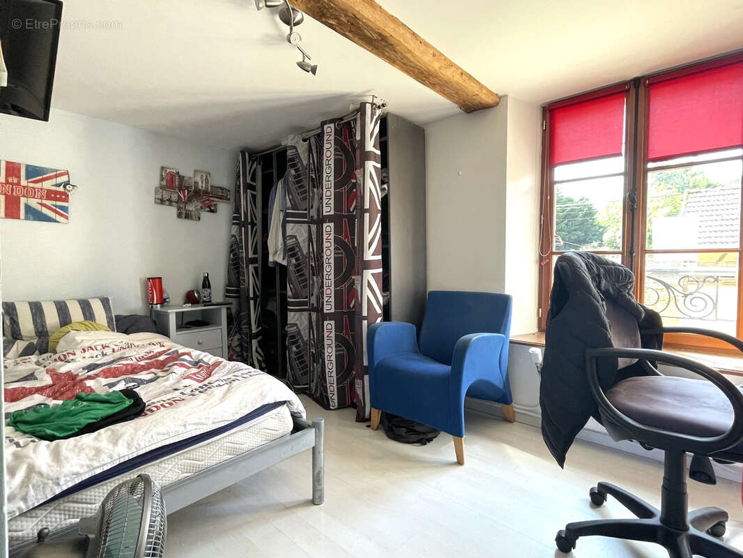 Maison à MONTREUIL-SUR-THERAIN