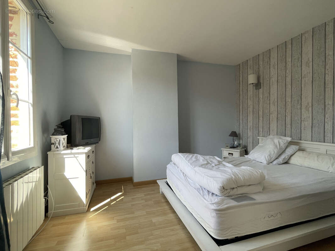 Maison à MONTREUIL-SUR-THERAIN