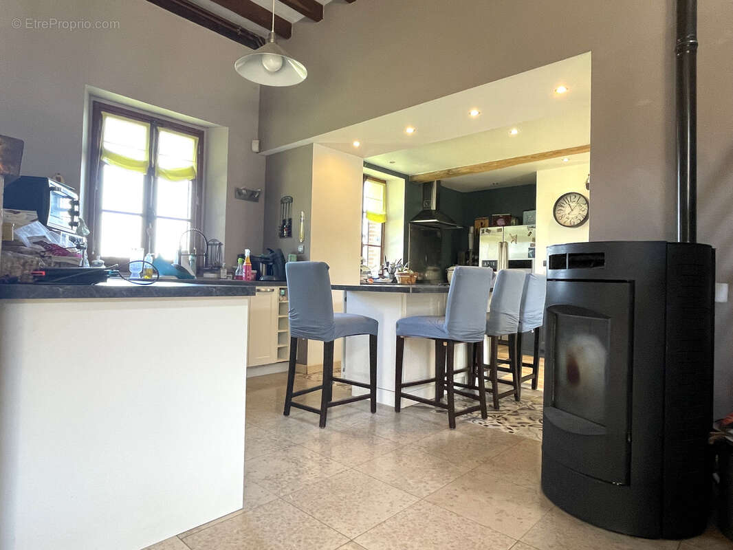 Maison à MONTREUIL-SUR-THERAIN