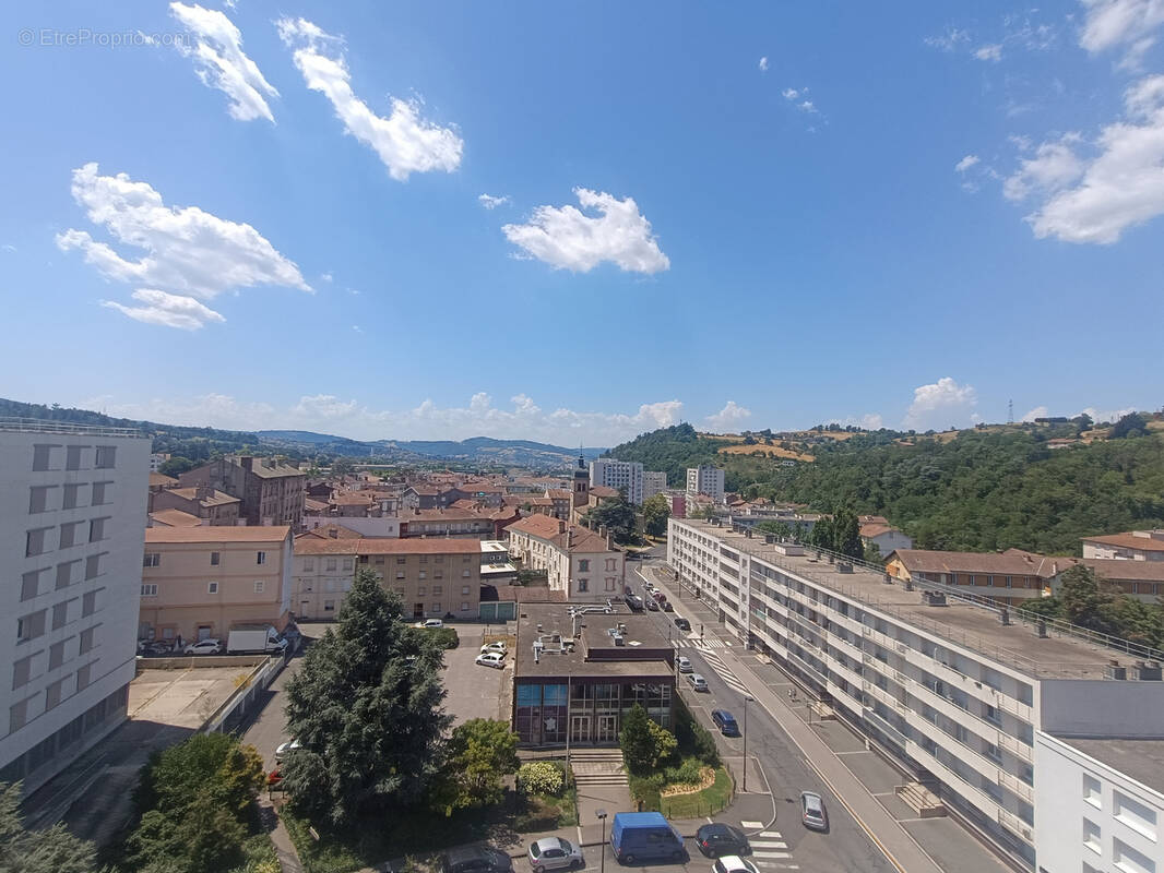 Appartement à LE CHAMBON-FEUGEROLLES