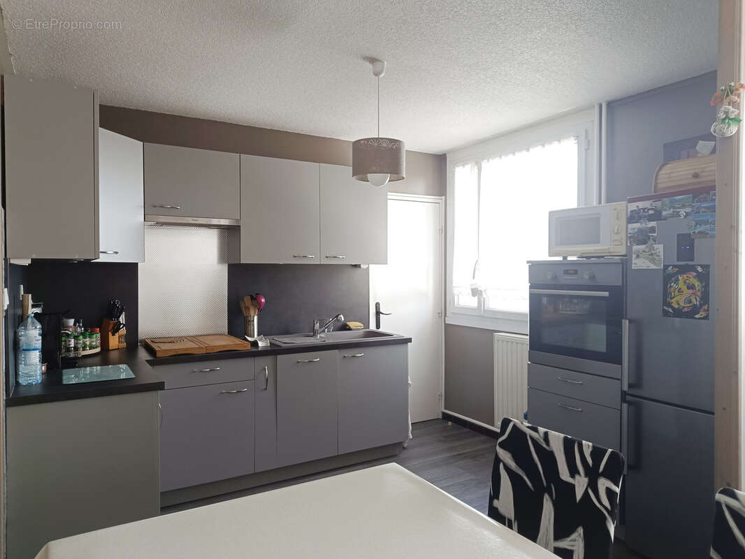 Appartement à LE CHAMBON-FEUGEROLLES