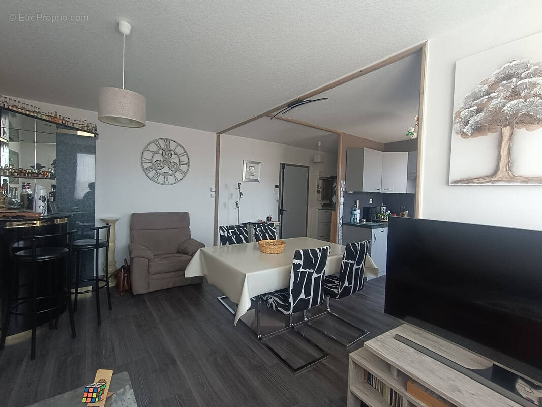 Appartement à LE CHAMBON-FEUGEROLLES