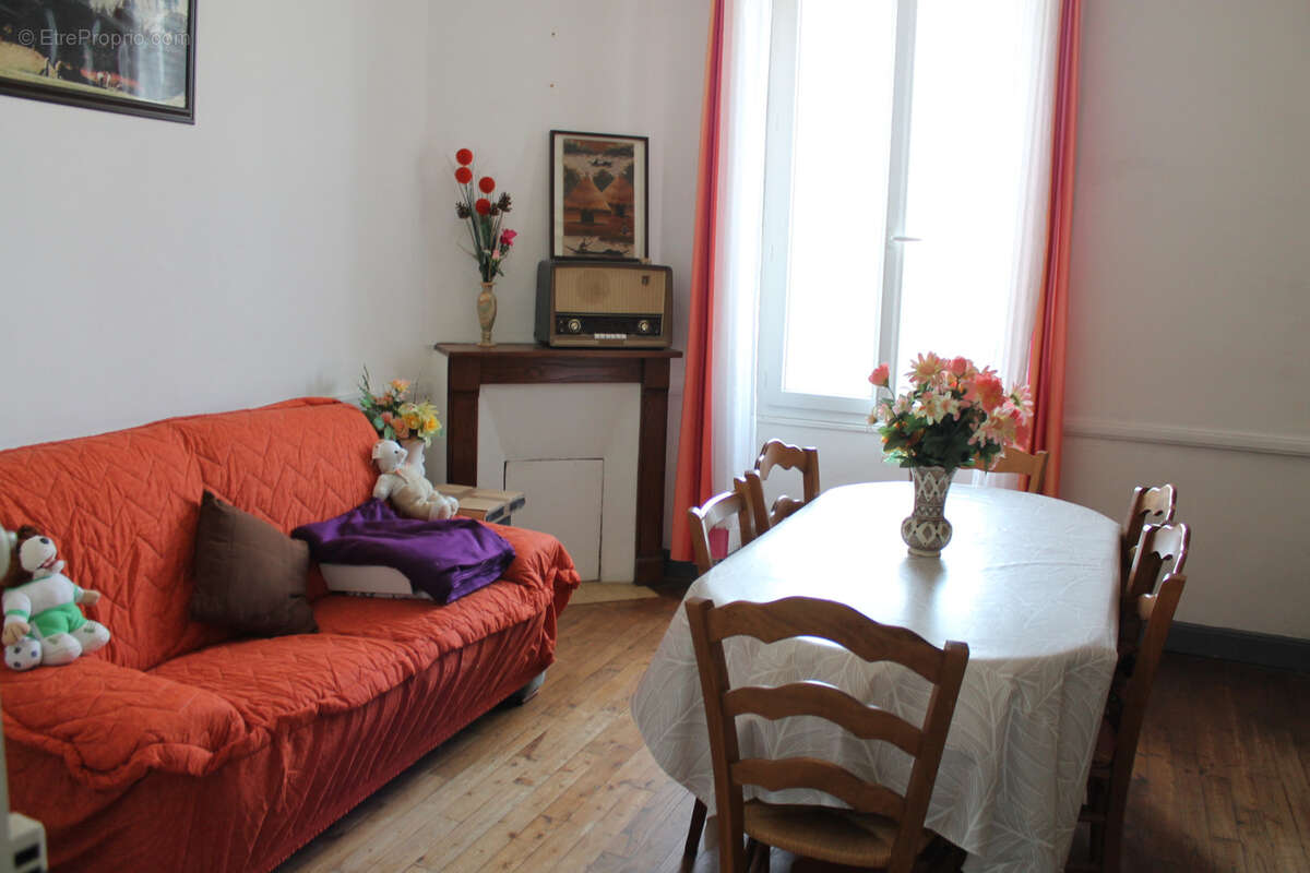 Maison à SAINT-PRIEST-LES-FOUGERES