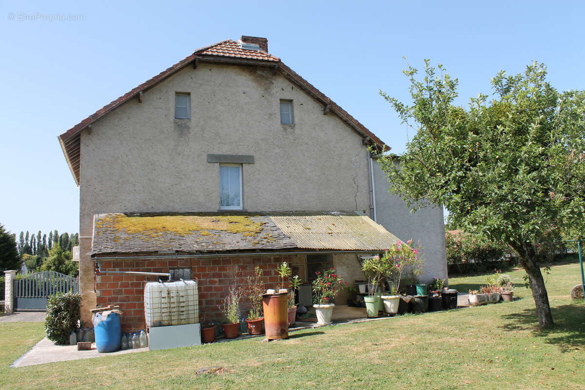 Maison à SAINT-PRIEST-LES-FOUGERES