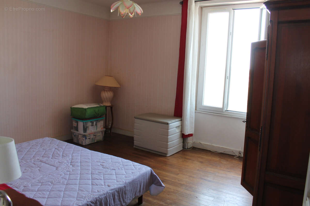 Maison à SAINT-PRIEST-LES-FOUGERES