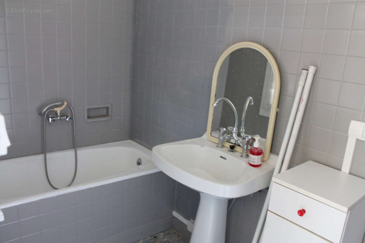 Maison à SAINT-PRIEST-LES-FOUGERES