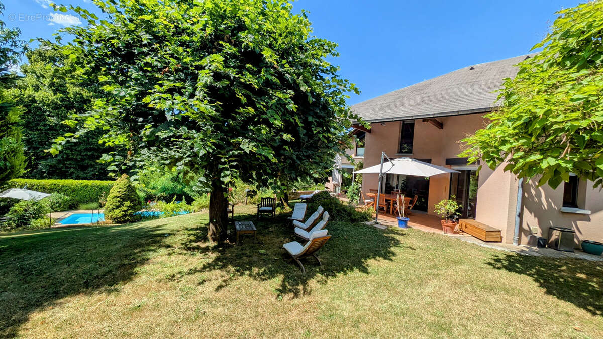 Maison à JACOB-BELLECOMBETTE