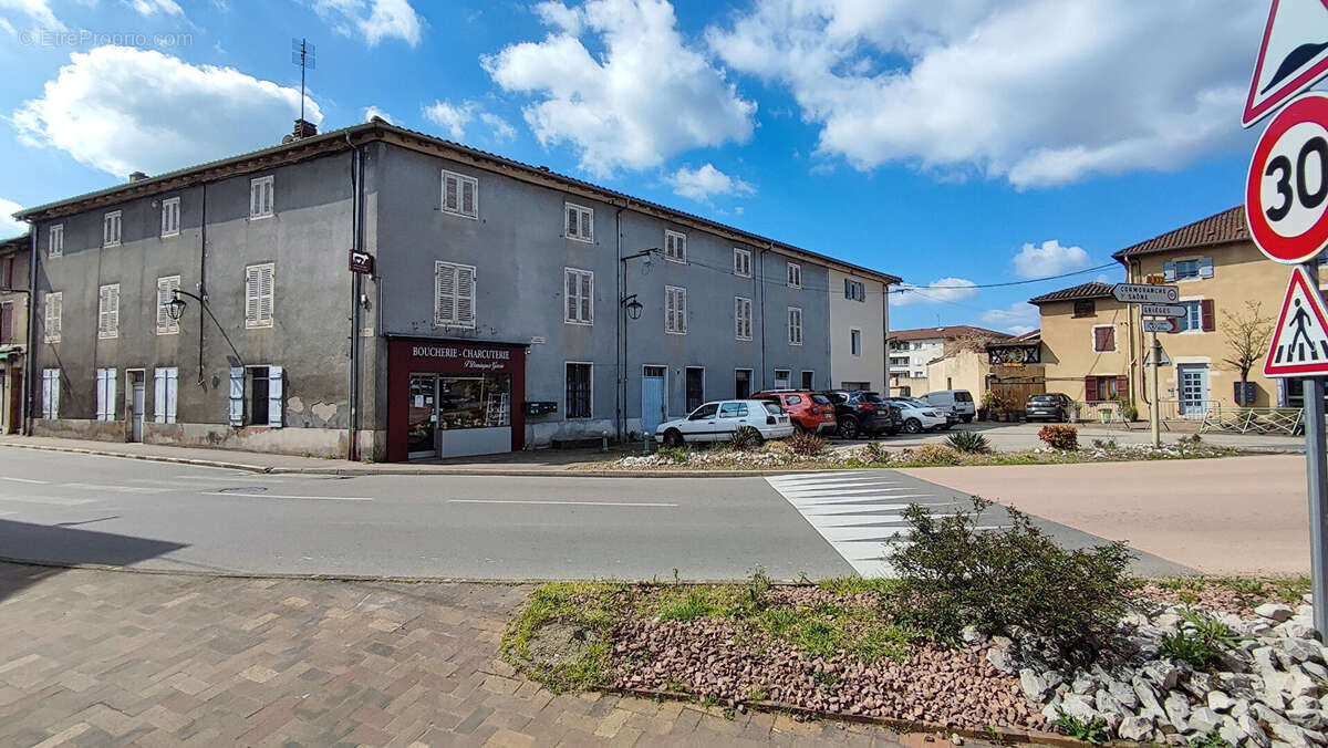Appartement à PONT-DE-VEYLE