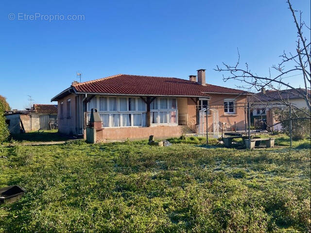 Maison à LA SALVETAT-SAINT-GILLES