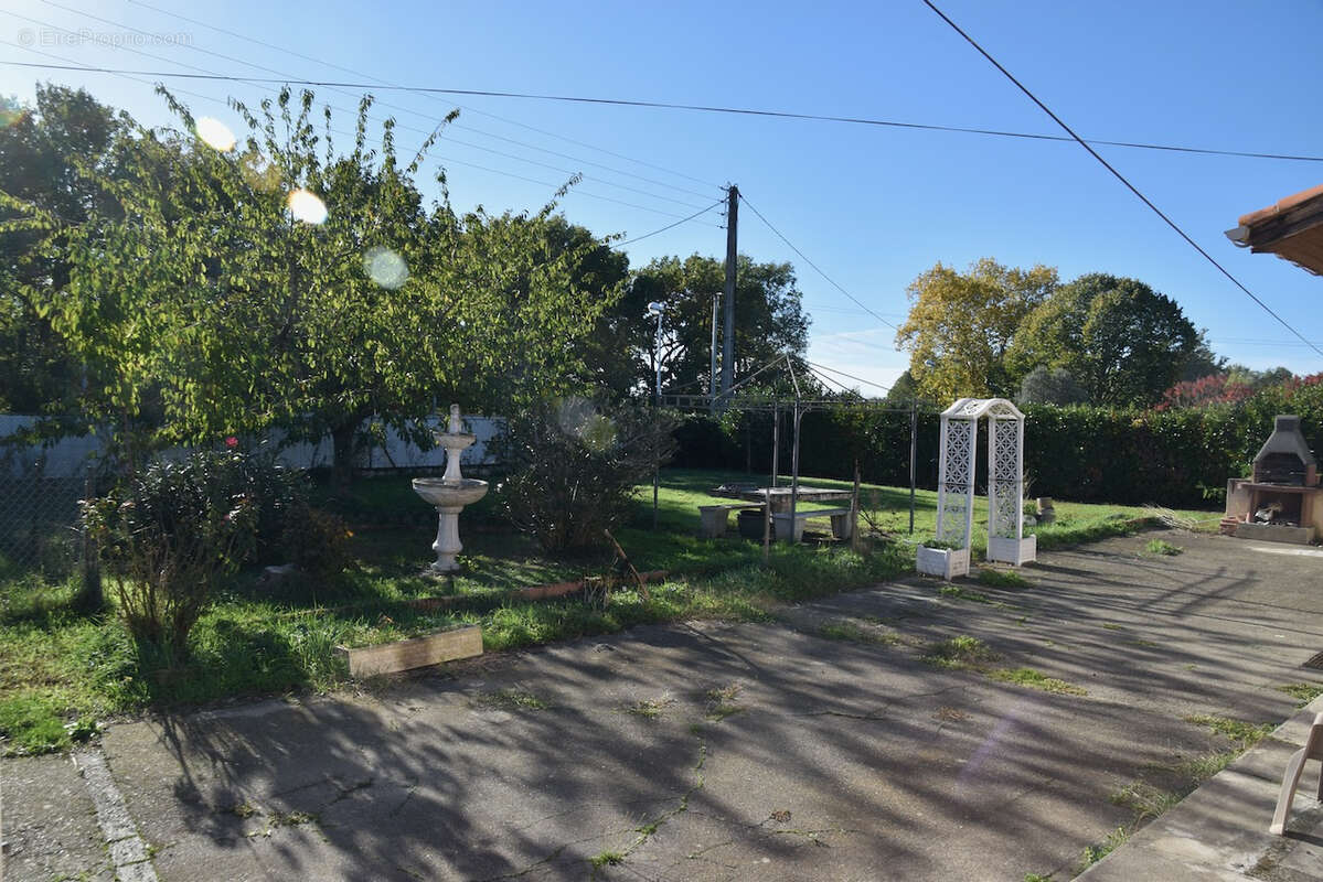 Maison à LA SALVETAT-SAINT-GILLES