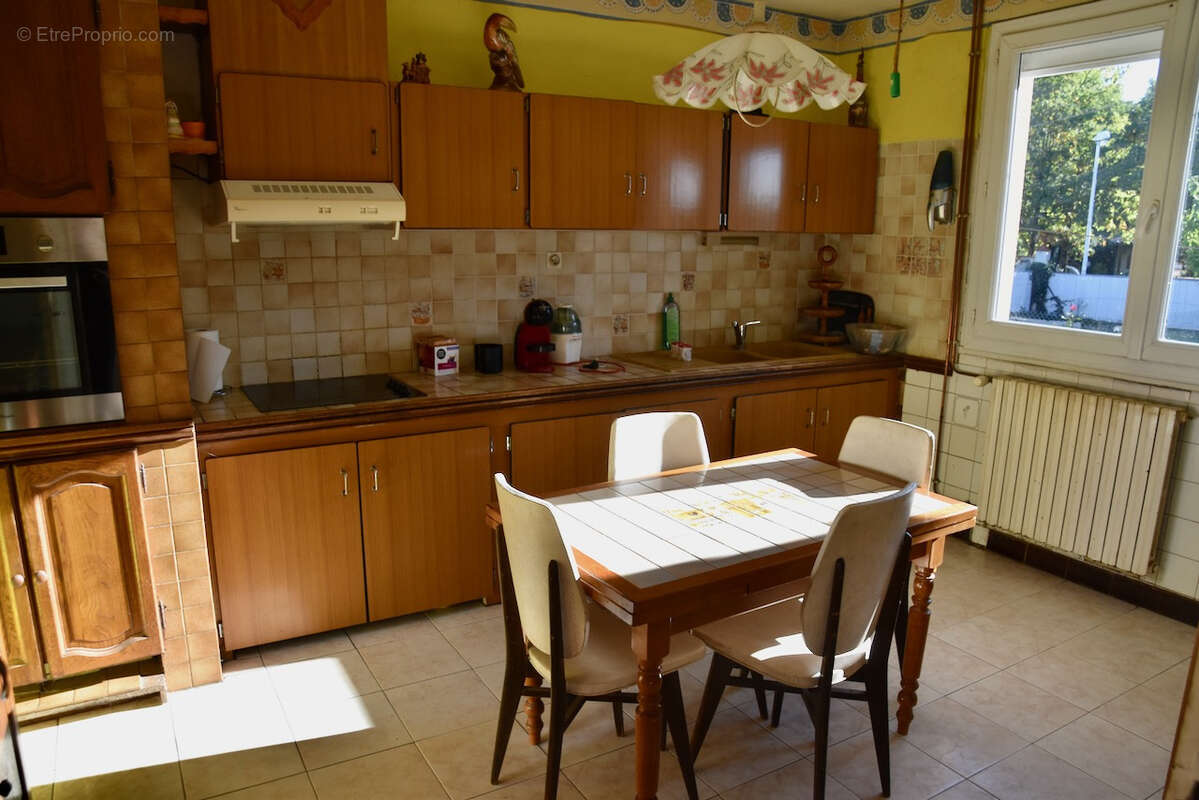 Maison à LA SALVETAT-SAINT-GILLES