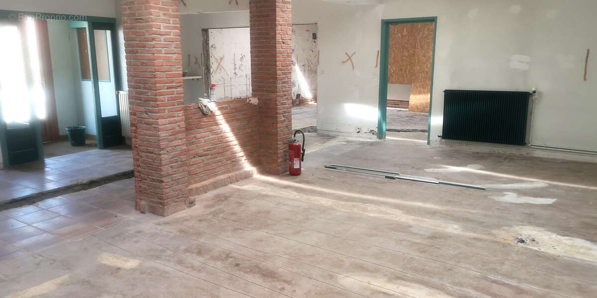 Commerce à AVESNES-LE-COMTE