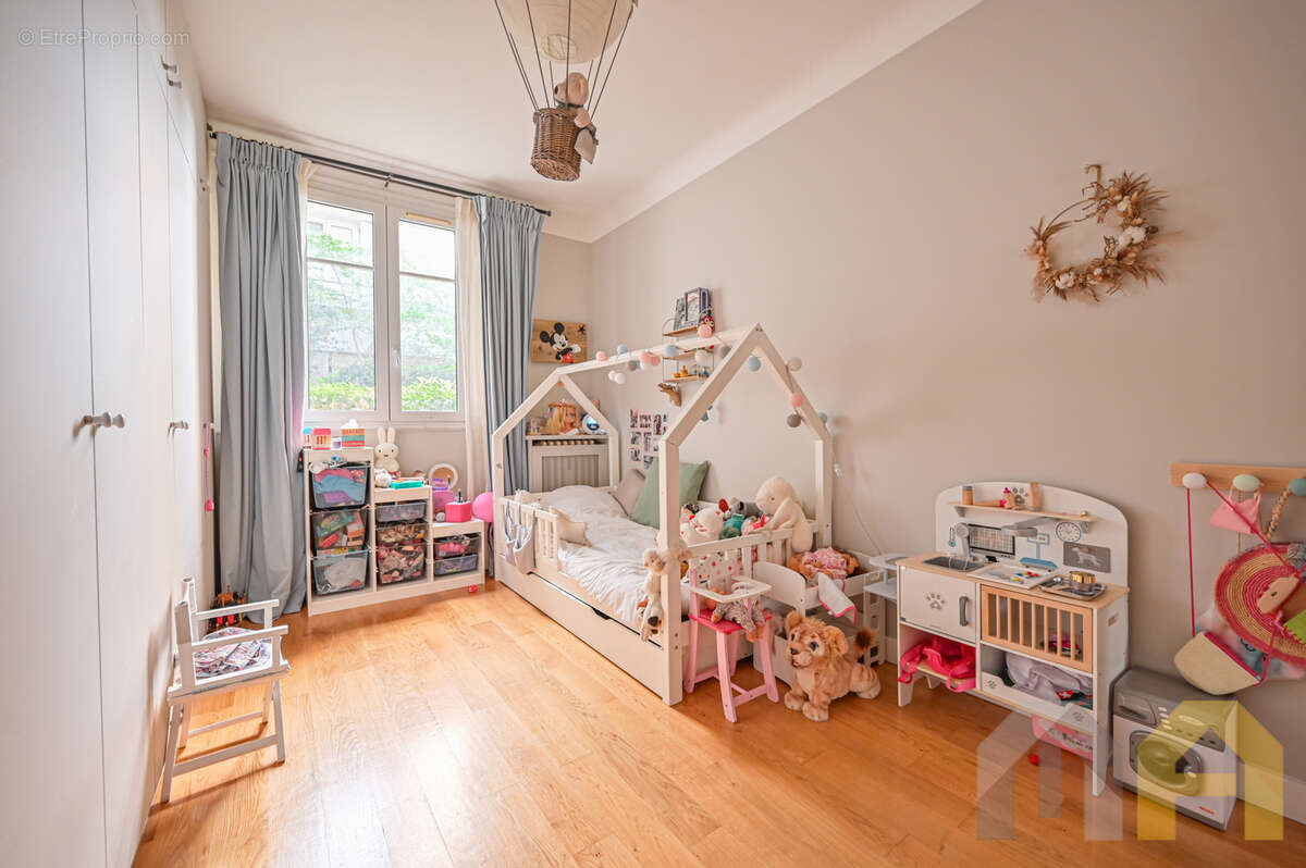 Appartement à NEUILLY-SUR-SEINE