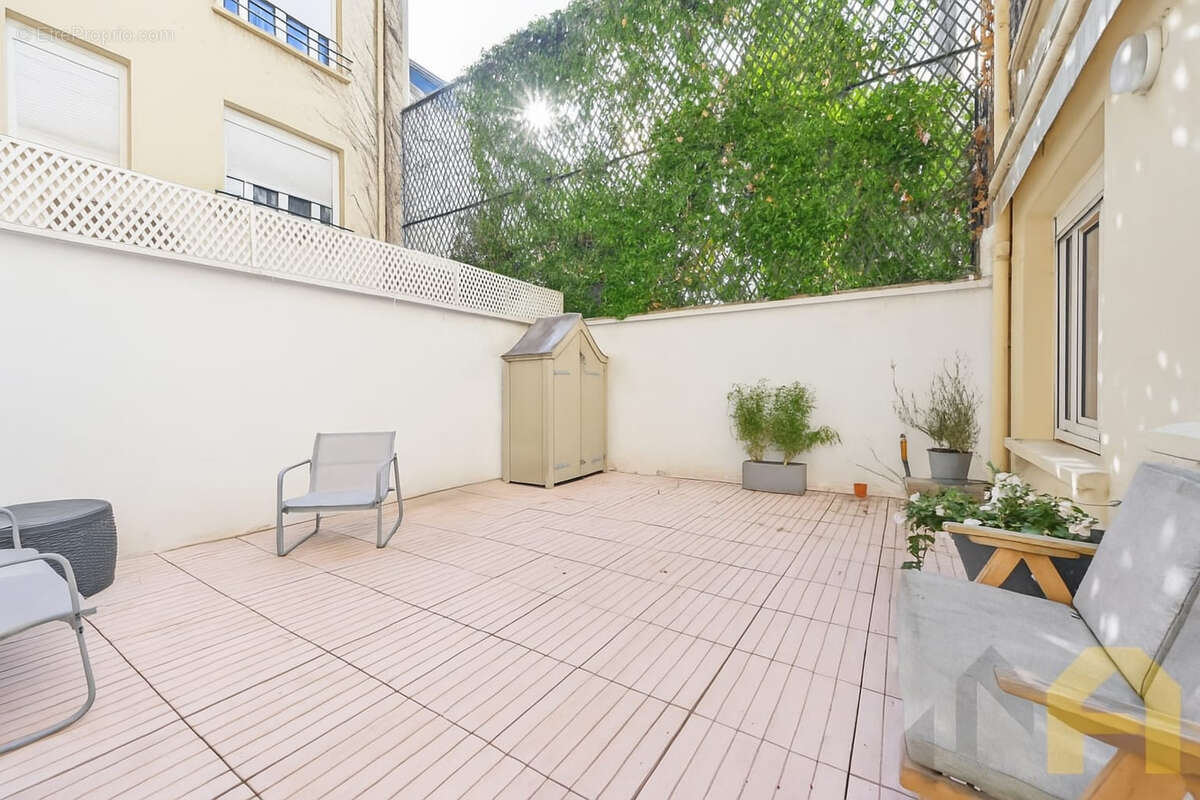 Appartement à NEUILLY-SUR-SEINE
