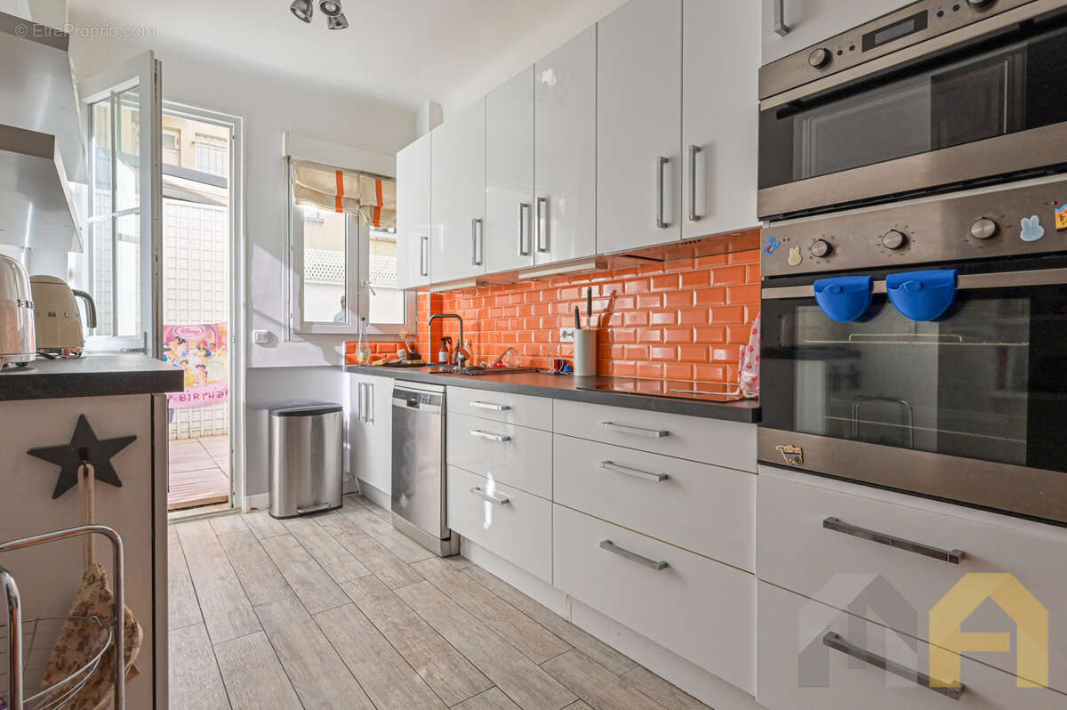 Appartement à NEUILLY-SUR-SEINE