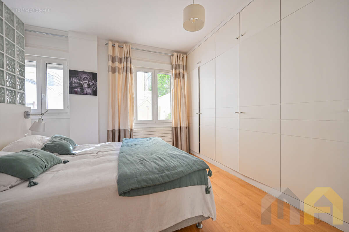 Appartement à NEUILLY-SUR-SEINE