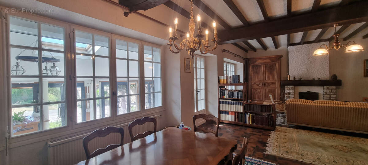 Maison à LA CELLE-SOUS-CHANTEMERLE