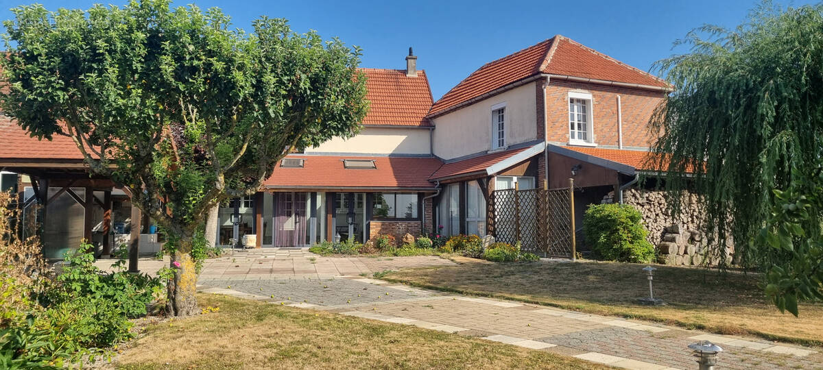 Maison à LA CELLE-SOUS-CHANTEMERLE