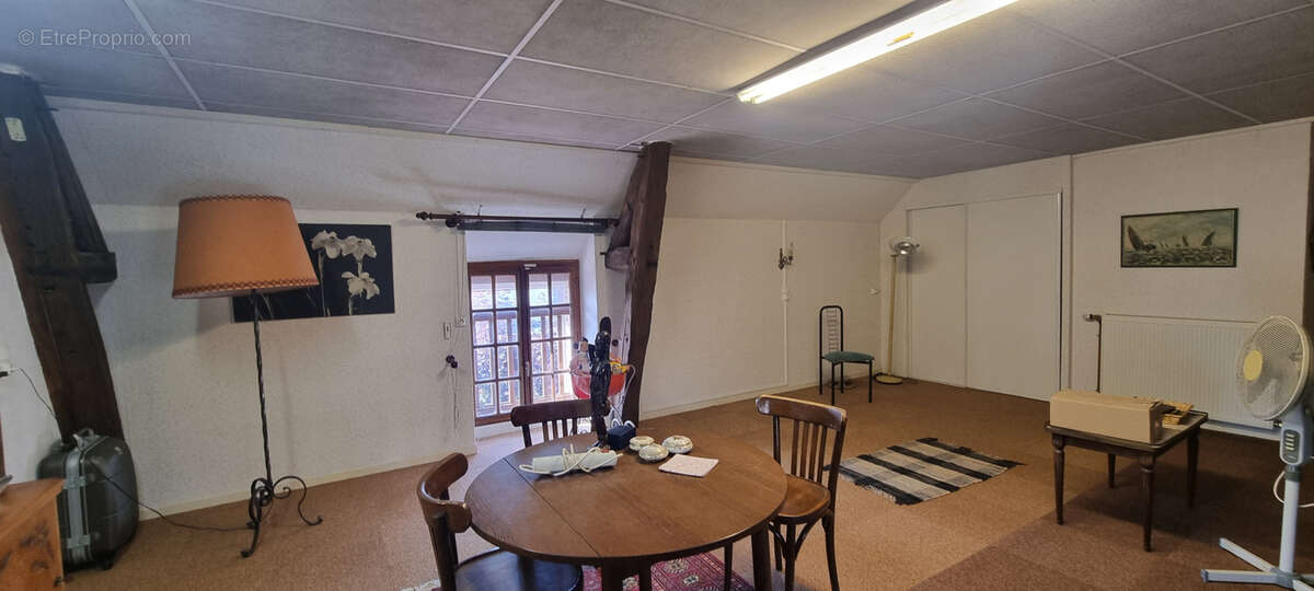 Maison à LA CELLE-SOUS-CHANTEMERLE