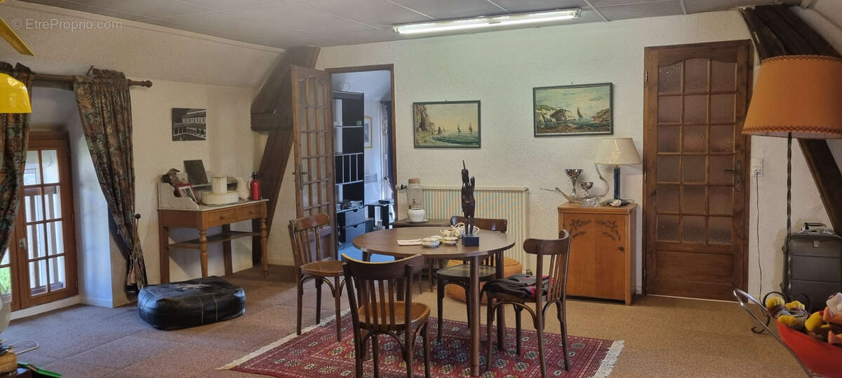 Maison à LA CELLE-SOUS-CHANTEMERLE