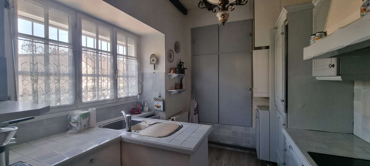 Maison à LA CELLE-SOUS-CHANTEMERLE