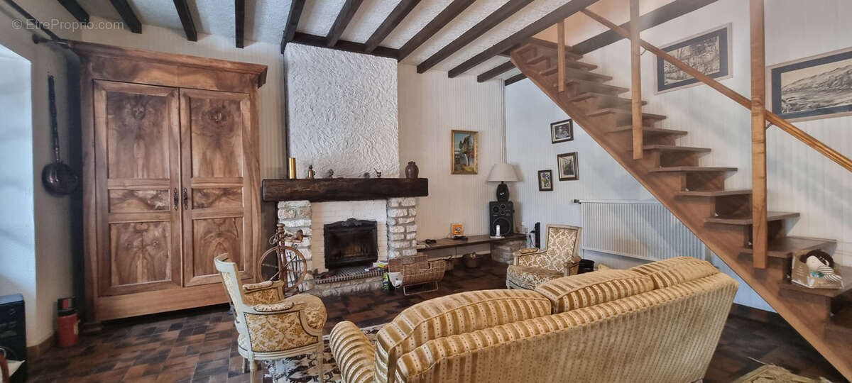 Maison à LA CELLE-SOUS-CHANTEMERLE