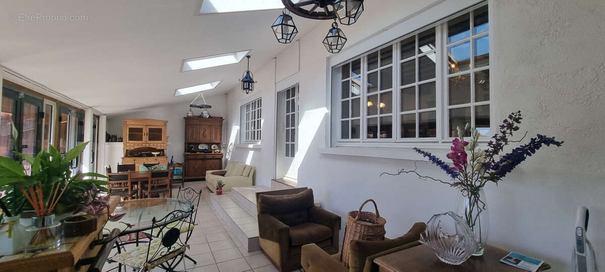 Maison à LA CELLE-SOUS-CHANTEMERLE