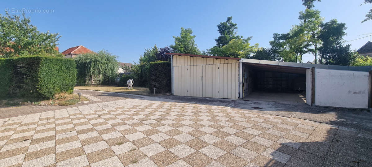 Maison à LA CELLE-SOUS-CHANTEMERLE