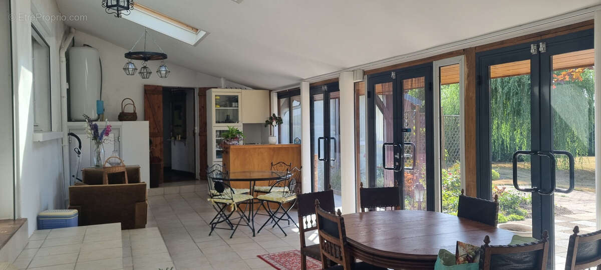 Maison à LA CELLE-SOUS-CHANTEMERLE