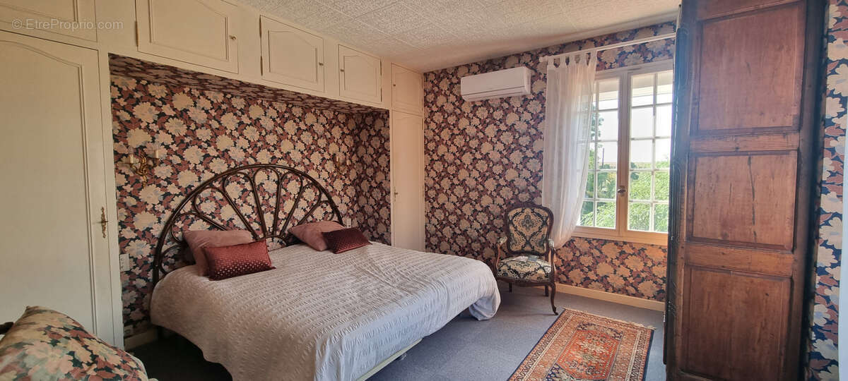 Maison à LA CELLE-SOUS-CHANTEMERLE