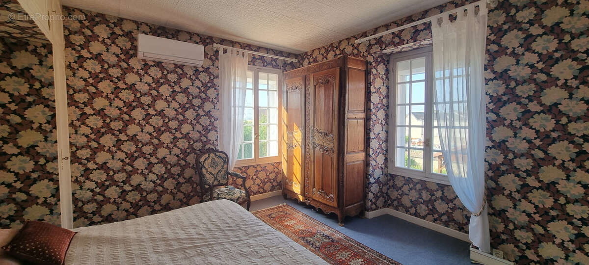 Maison à LA CELLE-SOUS-CHANTEMERLE