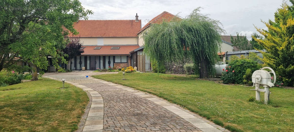 Maison à LA CELLE-SOUS-CHANTEMERLE