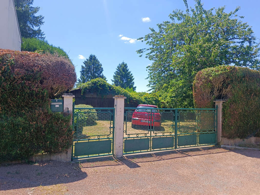 Maison à JUSSY-LE-CHAUDRIER