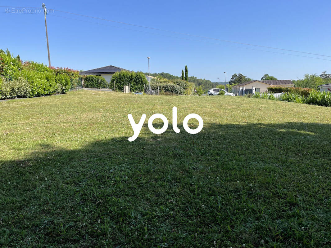 Terrain à MILHAC-D&#039;AUBEROCHE