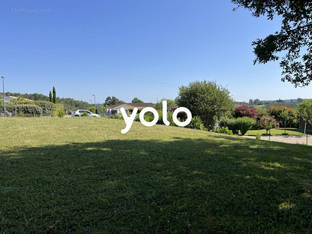 Terrain à MILHAC-D&#039;AUBEROCHE