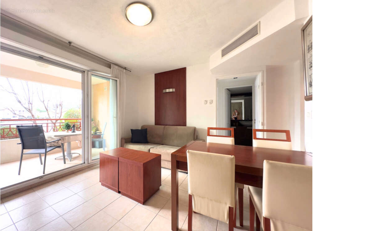 Appartement à MANDELIEU-LA-NAPOULE