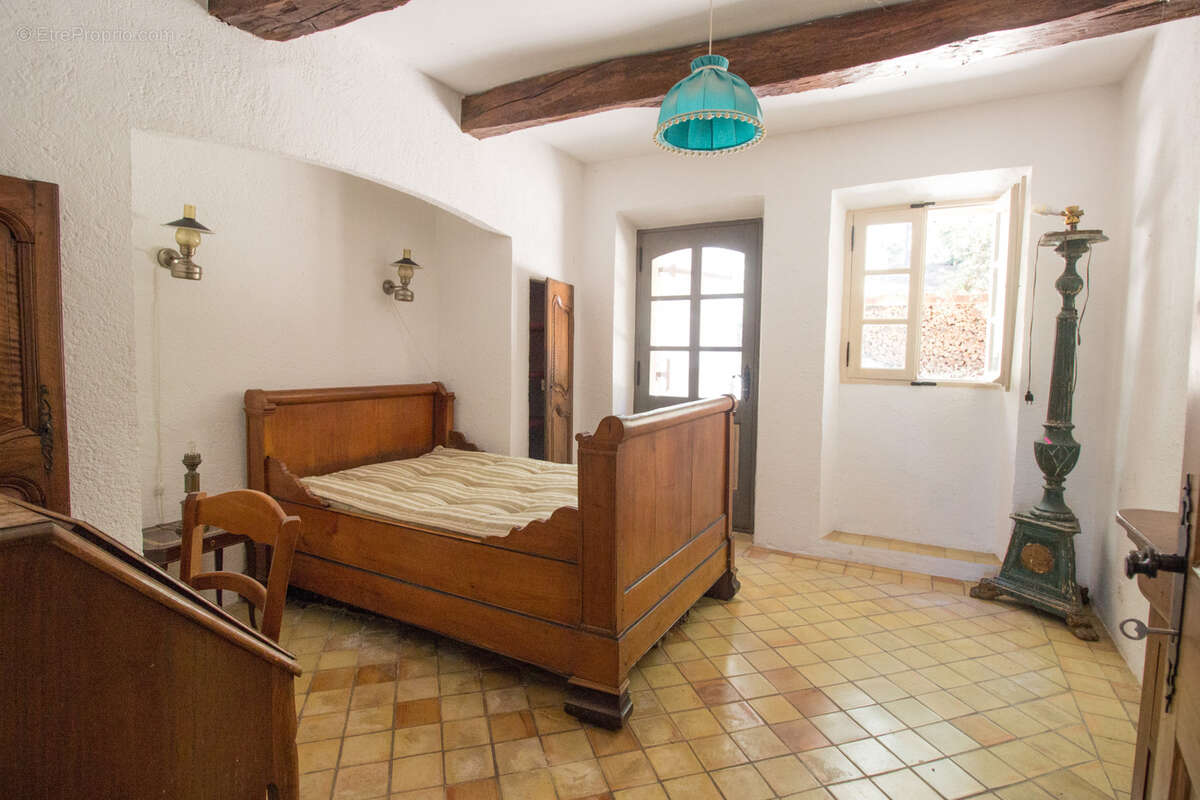 Maison à LE REVEST-LES-EAUX