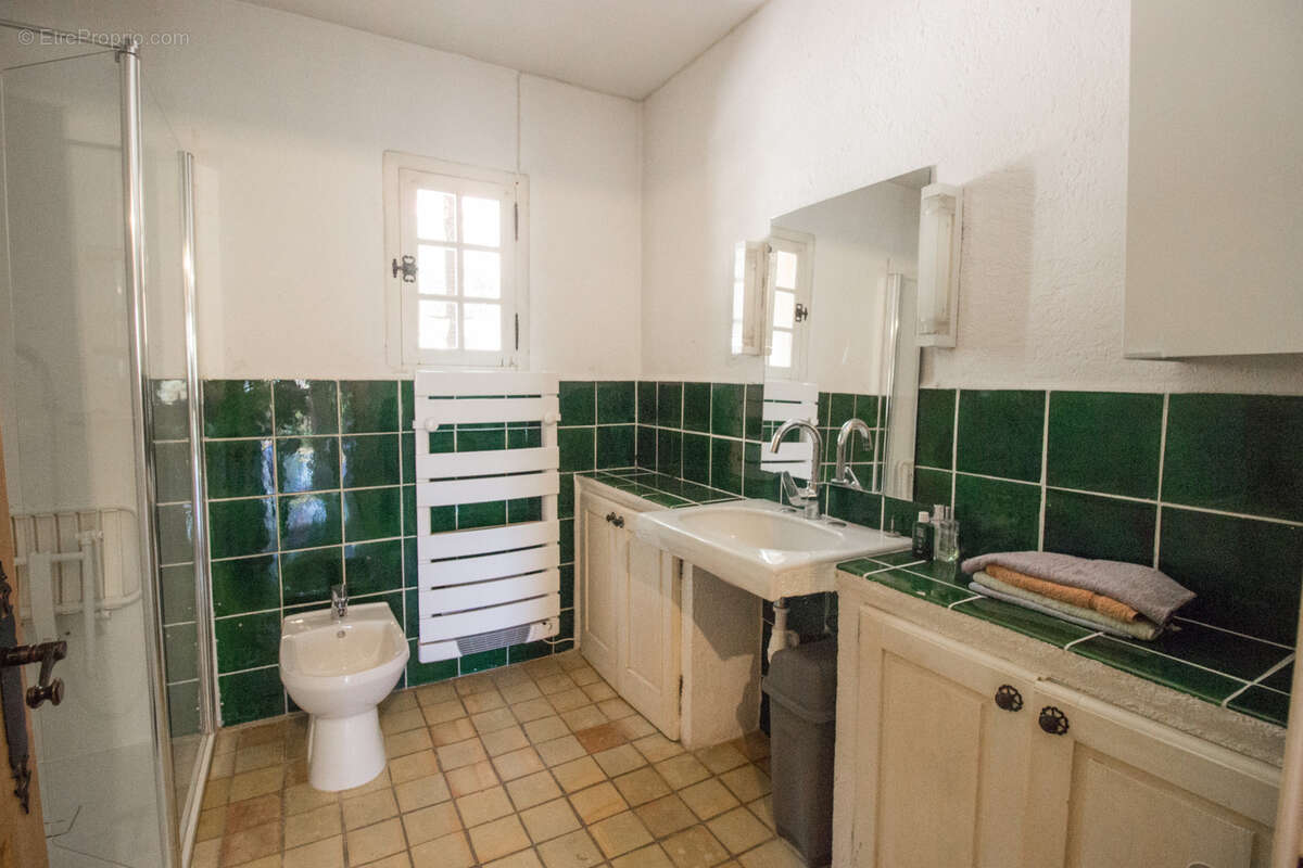 Maison à LE REVEST-LES-EAUX