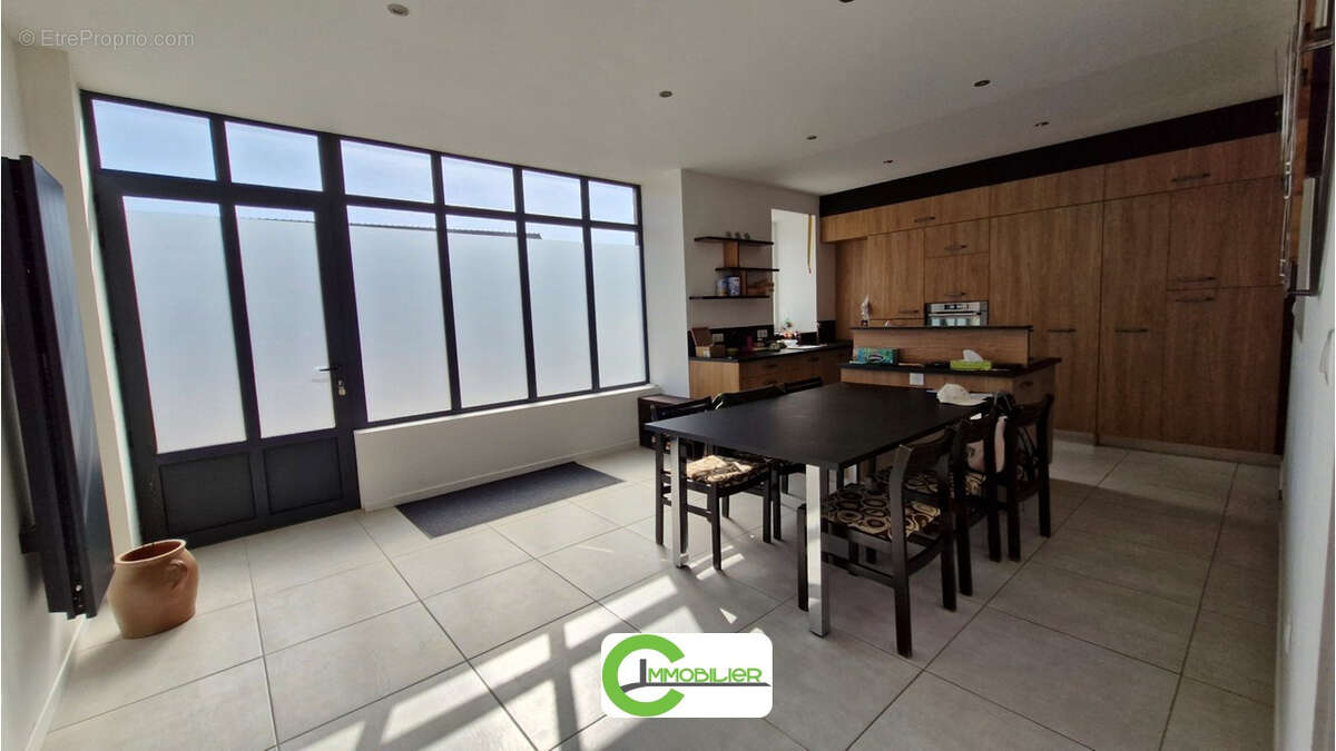 Maison à COURGENARD