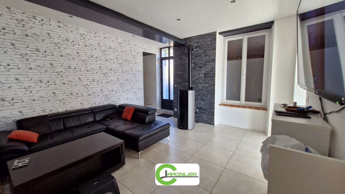 Maison à COURGENARD