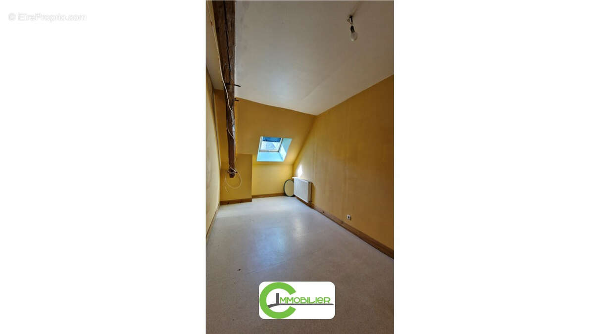 Maison à COURGENARD