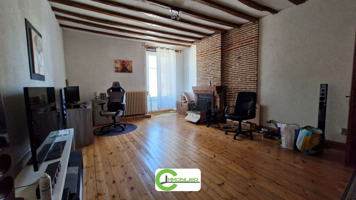 Maison à COURGENARD