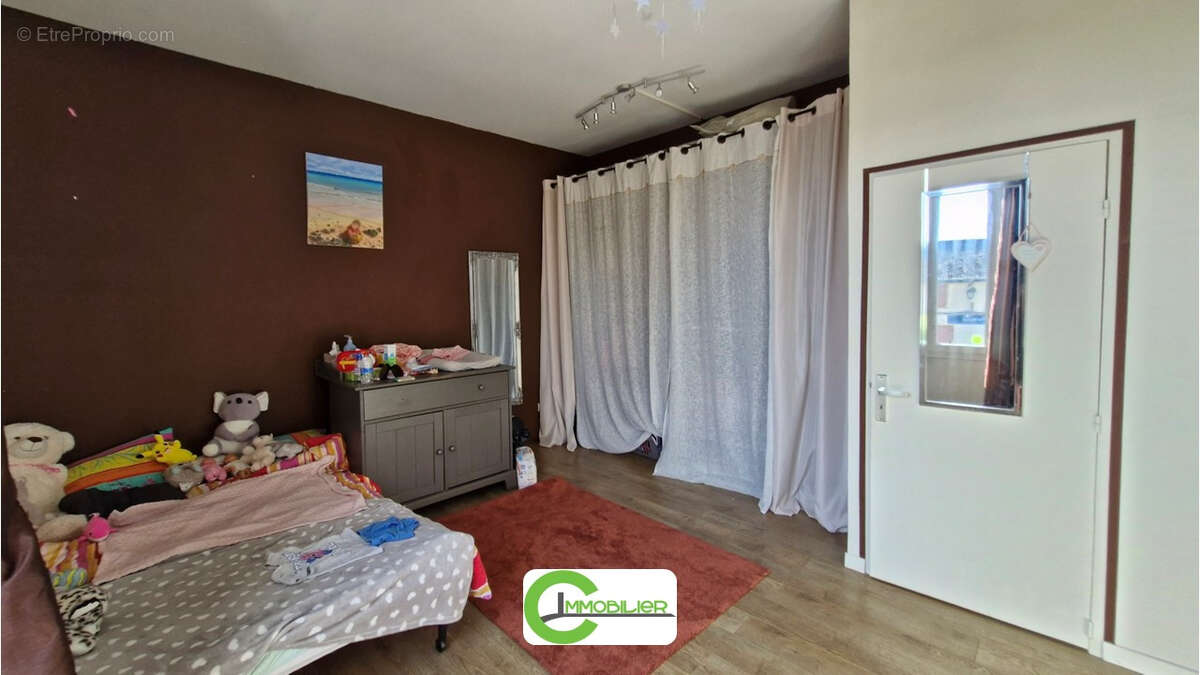 Maison à COURGENARD