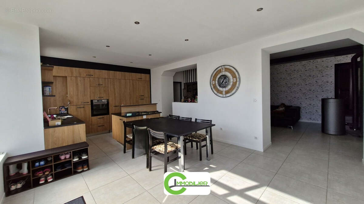 Maison à COURGENARD