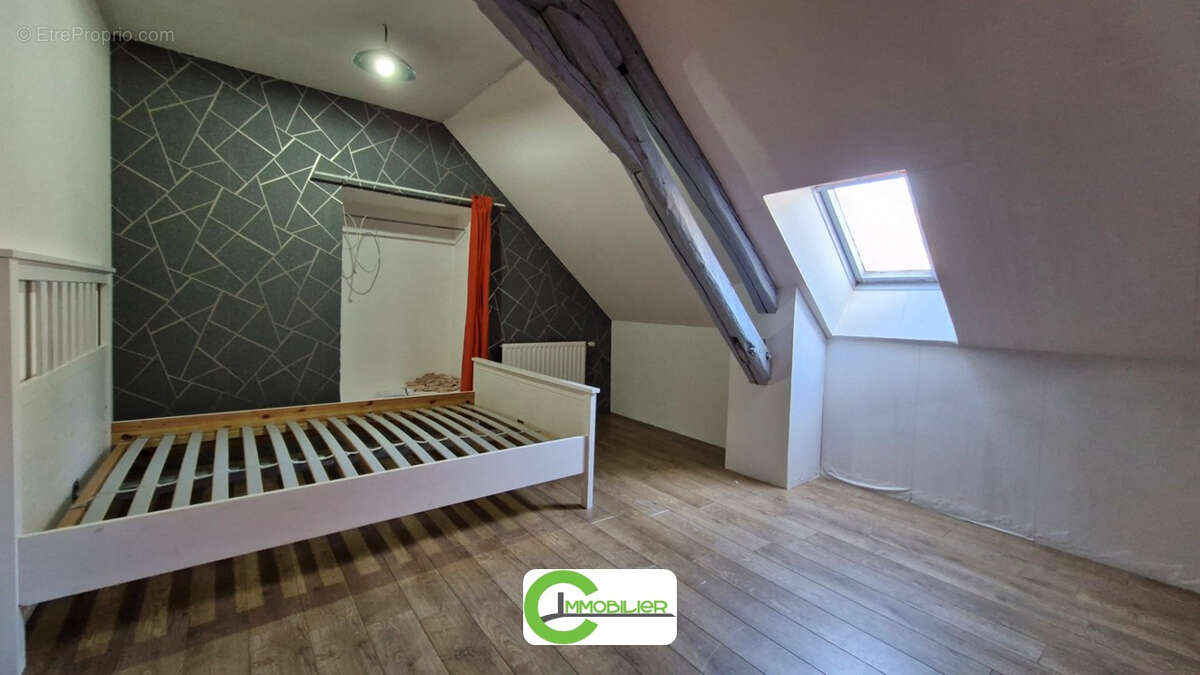 Maison à COURGENARD