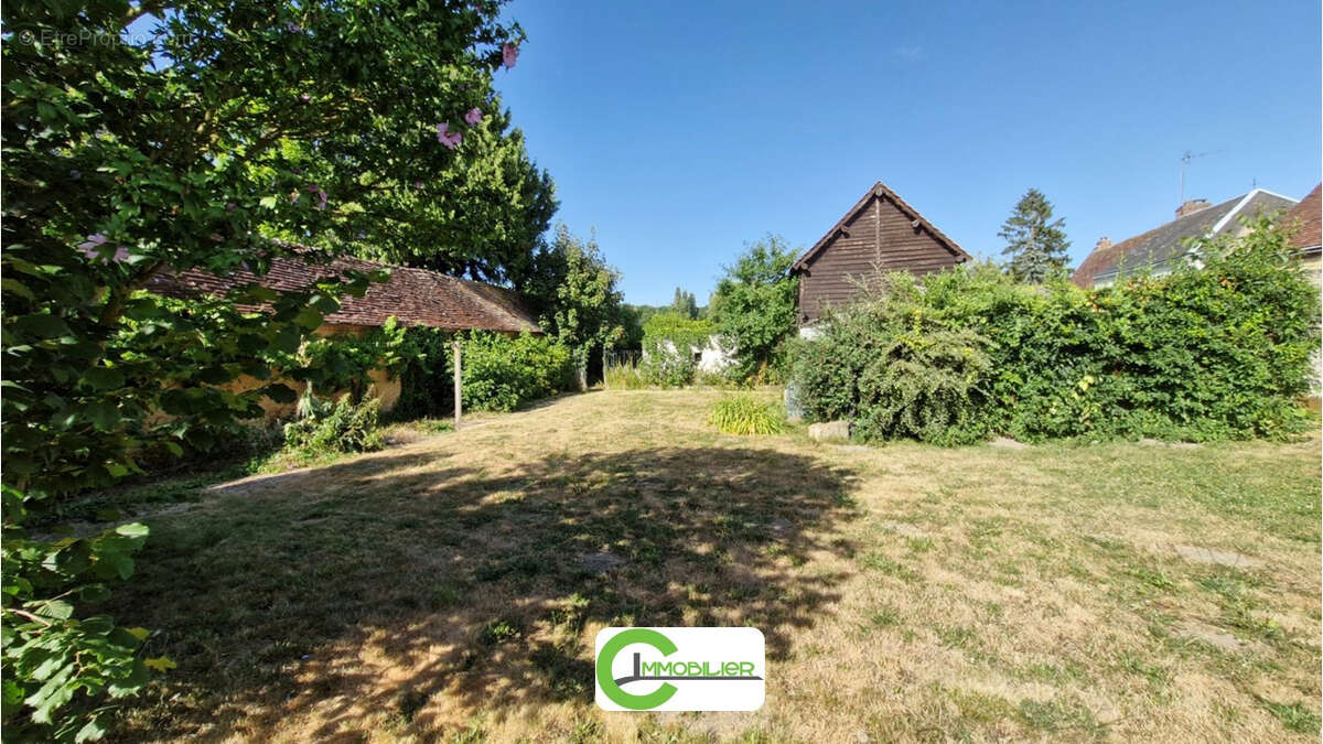 Maison à COURGENARD