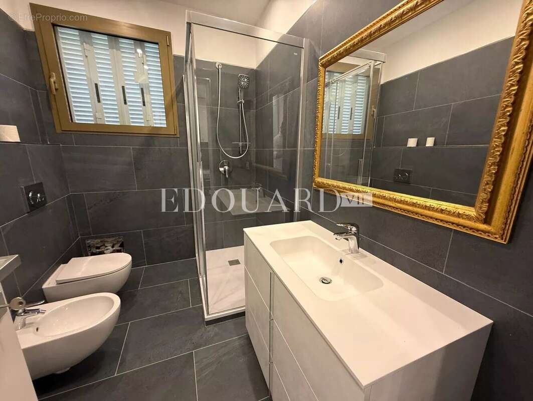 Appartement à ROQUEBRUNE-CAP-MARTIN