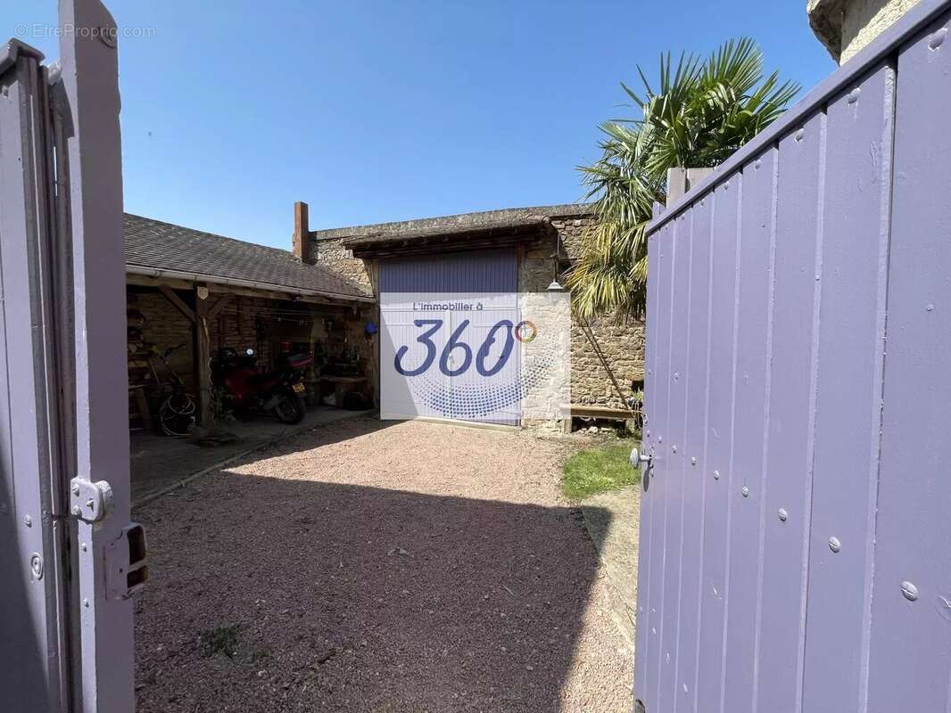 Maison à CORTAMBERT