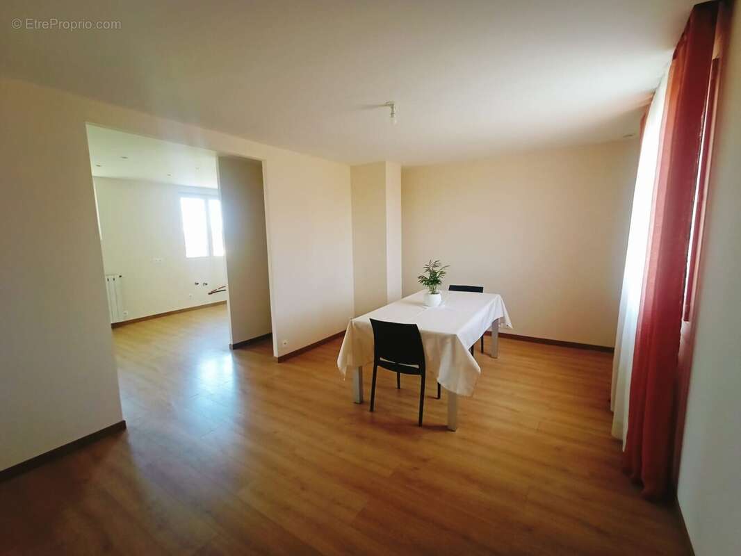 Maison à CURCIAT-DONGALON