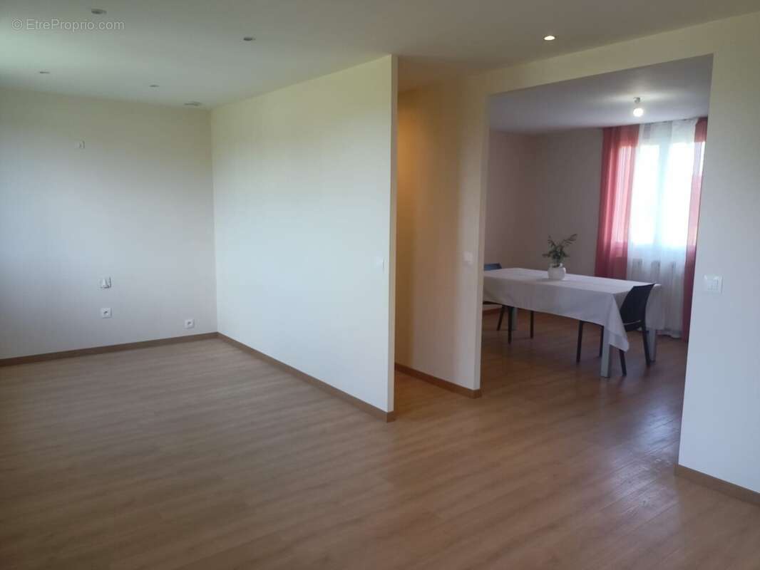 Maison à CURCIAT-DONGALON